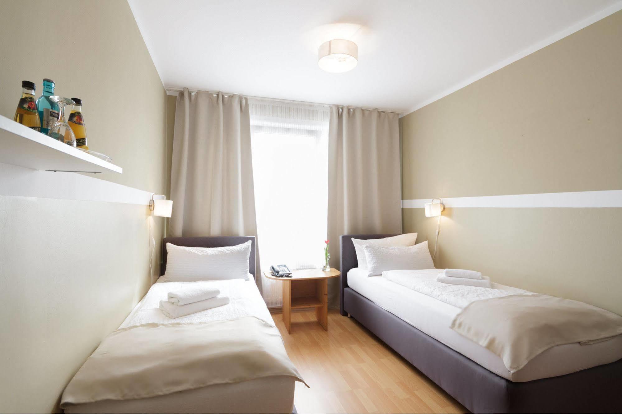 Hotel Pankow Berlino Esterno foto